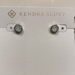 Kendra Scott - Nola Stud Earrings in Rhodium NWT